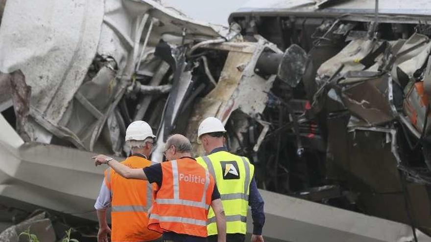Tres muertos y 40 heridos al chocar un tren de pasajeros y otro de mercancías en Bélgica