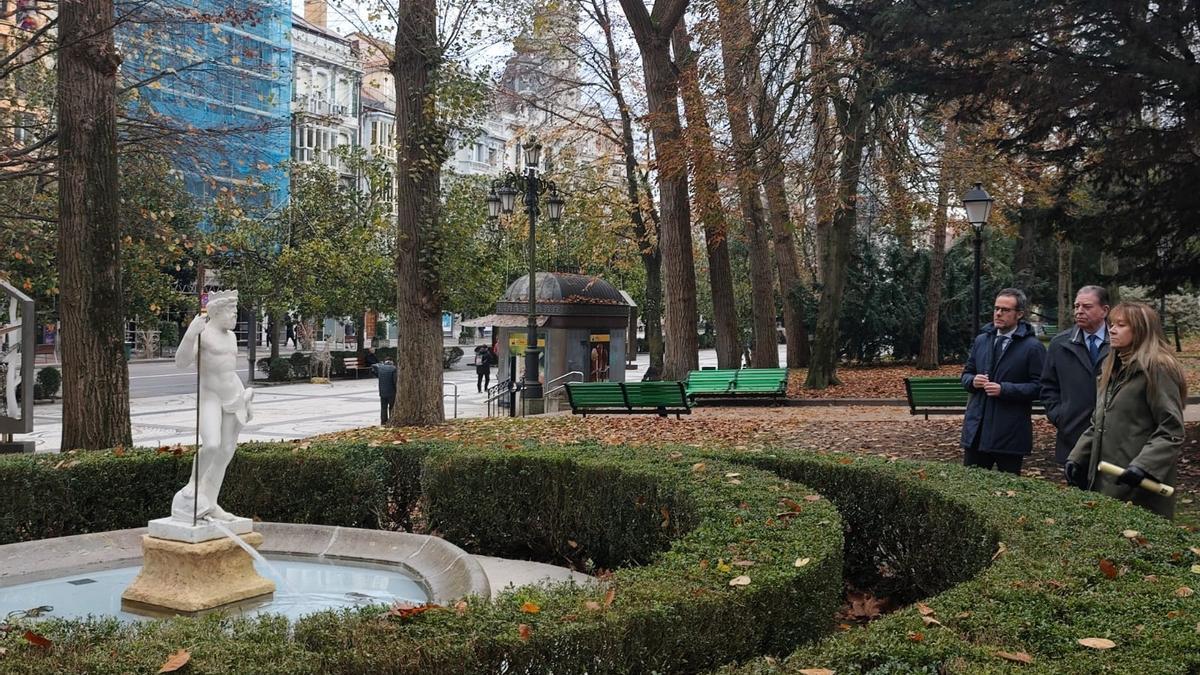 Por la izquierda, Nacho Cuesta, Alfredo Canteli y Paloma Gázquez.