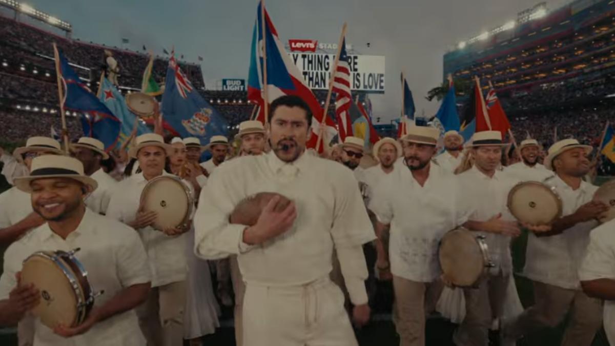 Bad Bunny reivindica la identidad latina en el descanso de la Super Bowl 2026.