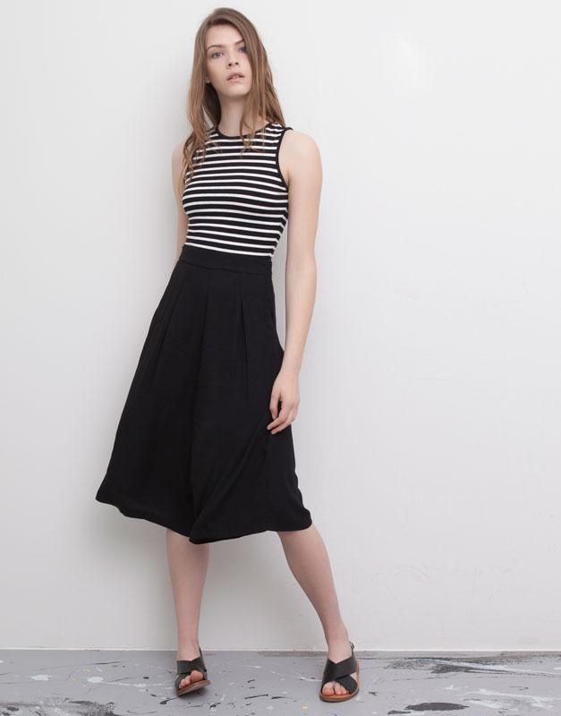 Pantalón culotte de tejido fluido de Pull & Bear (19,99€)
