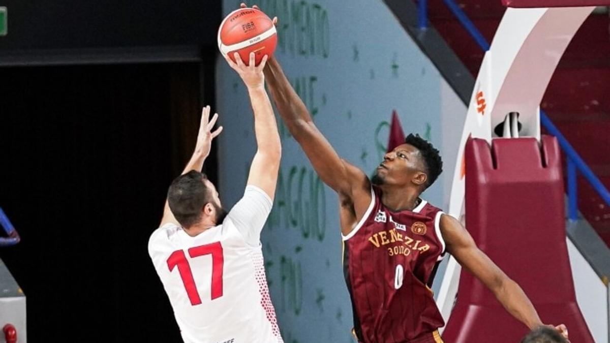 Yankuba Sima, en un partido con el Reyer Venezia