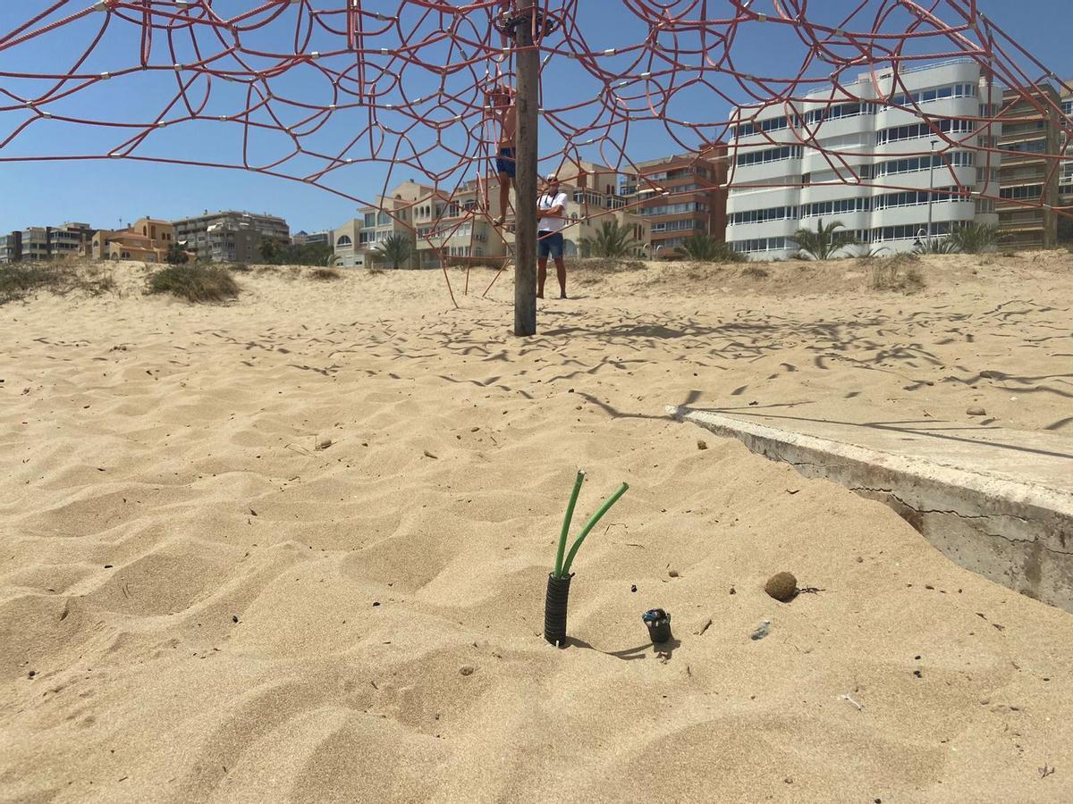 Hasta hace unas semanas eran visibles también cables en la zona infantil