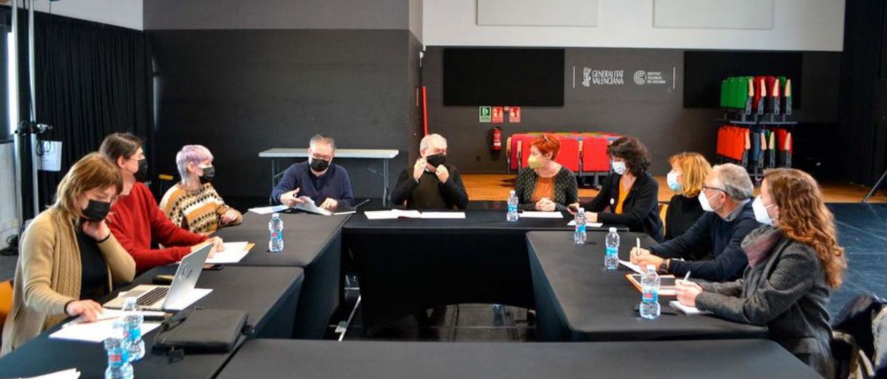 La edil de Cultura, en la reunión para prepara Sagunt a Escena. | LEVANTE-EMV