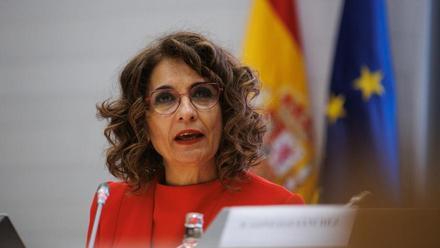 La vicepresidenta primera y ministra de Hacienda, María Jesús Montero, interviene durante la jornada ‘España: 2024, un año de hitos para los Fondos Europeos’ organizada por CEOE y PwC, en la sede de la CEOE, a 25 de abril de 2024, en Madrid (España). Dura