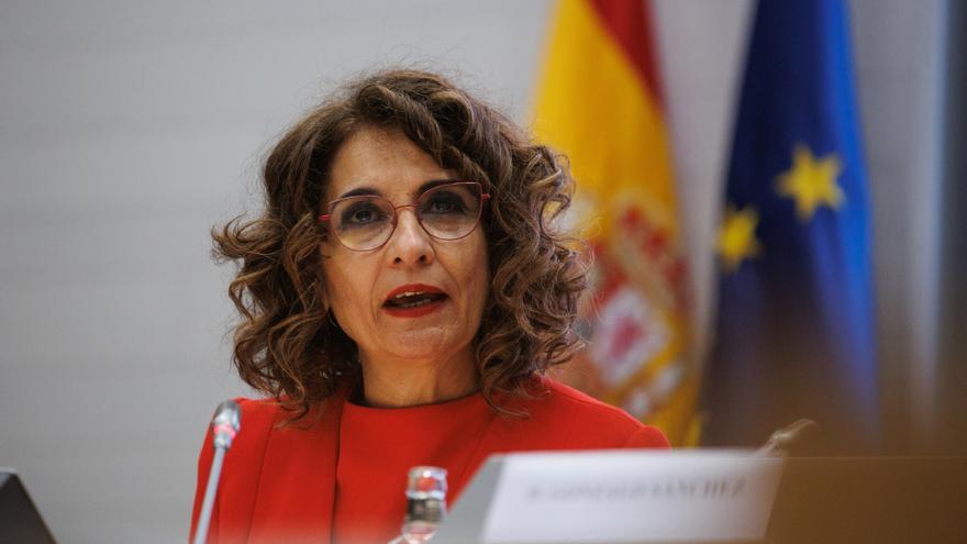 Montero negociará una financiación global, pero garantiza un trato “especial” a Cataluña