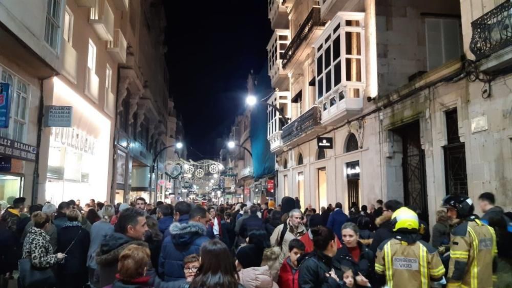 Ya es Navidad en Vigo: 10 milllones de luces para marcar una historia. // A. Villar | J. Lores | J. Álvarez | C. Delgado