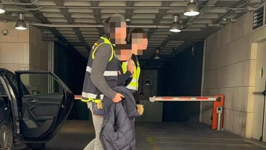 Seis detenidos en Alicante por una red de blanqueo "agraciada" con 33 décimos premiados de lotería de Navidad