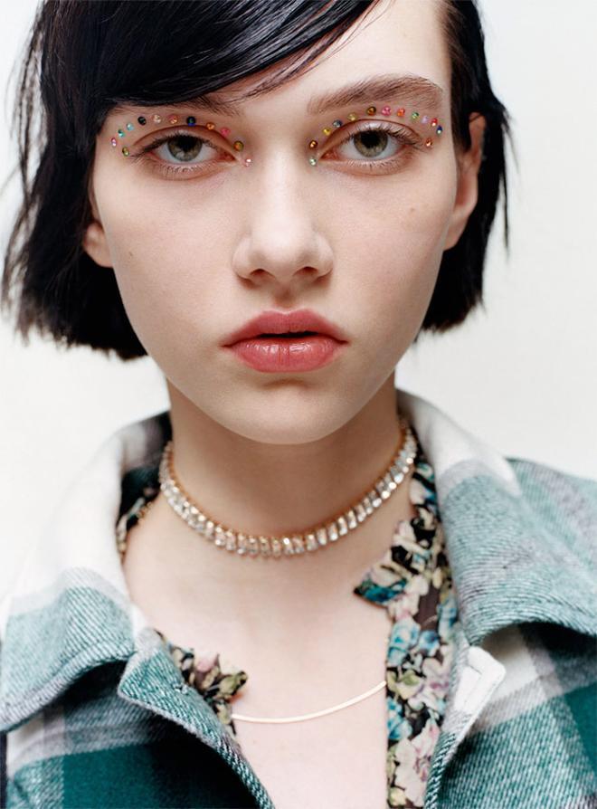 Maquillaje de ojos con 'strass' multicolor, del último editorial de Zara