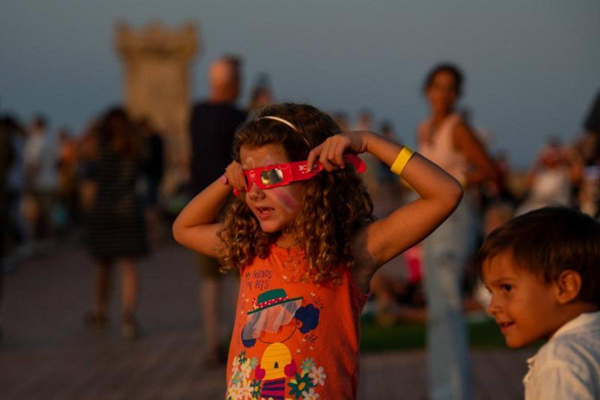 Imagenes del Eclipse solar visto desde el Castillo de Montjuic.