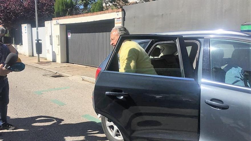 Pedro Pacheco, en el mes de abril, llegando a su casa por un permiso penitenciario