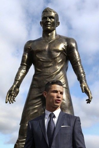 Cristiano Ronaldo Statue