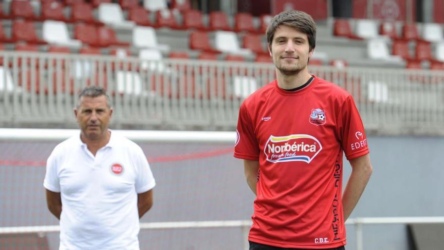 El joven delantero del Sigüeiro Diego Fuentes, primer fichaje del Estradense