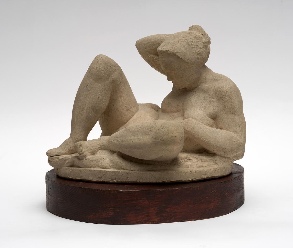 Manolo Hugué, 'Dona recolzada' (1927).