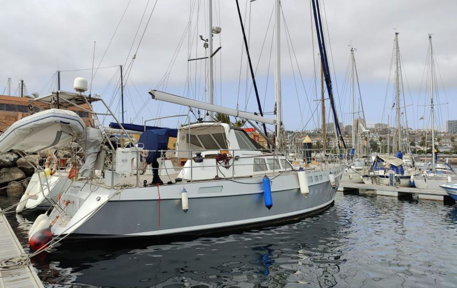 El velero ‘Memo’, atracado en el Muelle Deportivo de Las Palmas de Gran Canaria