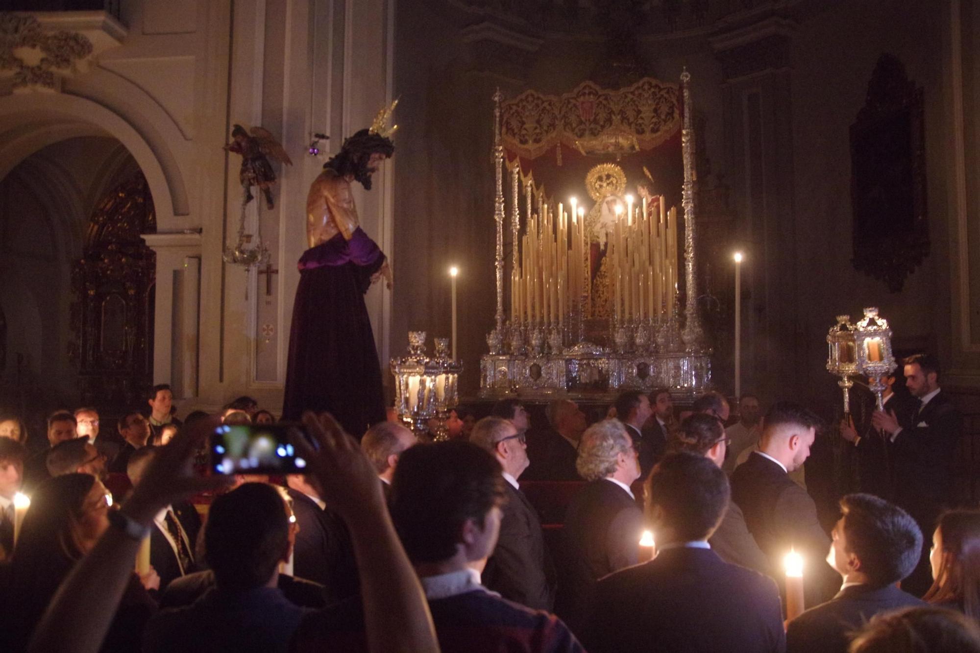 Traslado del Señor de la Humildad en la Basílica de la Victoria