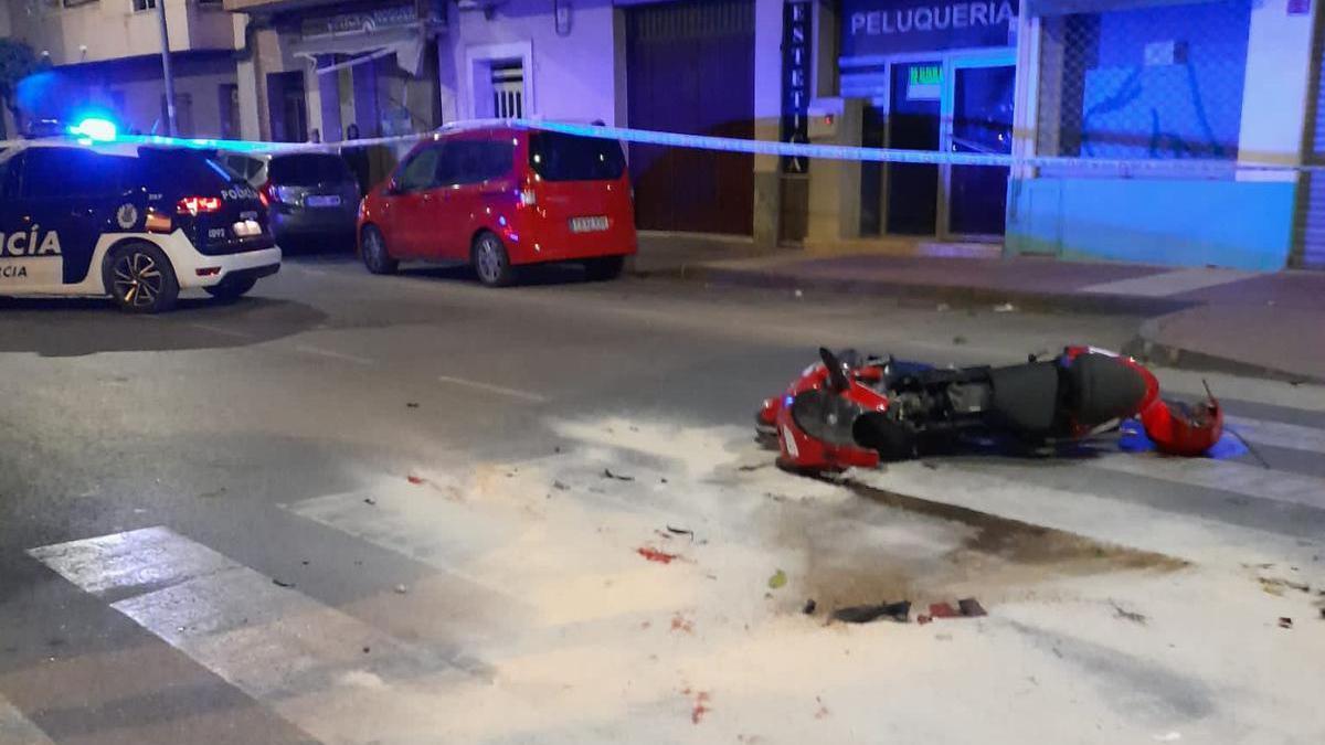 ACCIDENTE EN MURCIA Muere un joven de 21 años al chocar un coche y una moto de madrugada en