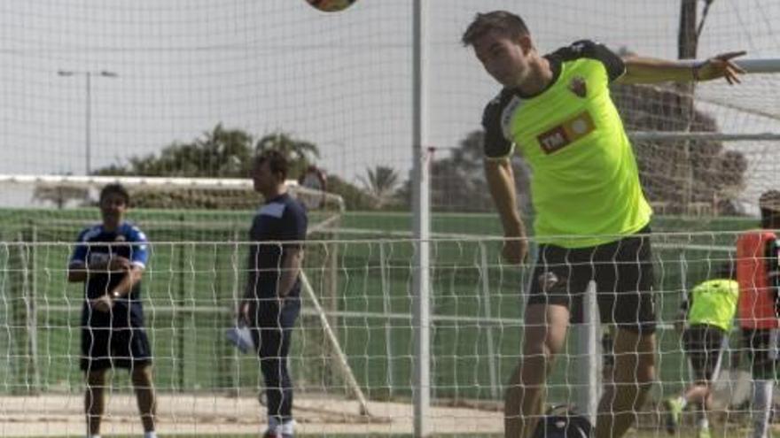 Fabián Ruiz, ayer, durante el entrenamiento que llevó a cabo la plantilla del Elche en el campo anexo.