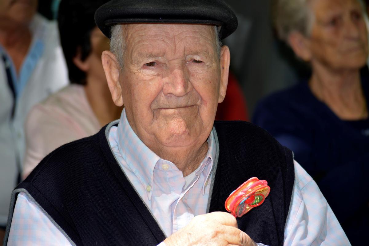 Martín Díaz, que a sus 83 años recuperó el sonajero que llevó su madre a la tumba tras ser ejecutada cuando él era un bebé.
