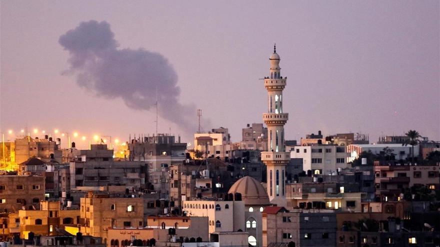 Israel bombardea Gaza nuevamente, tras ataques con globos incendiarios y cohetes