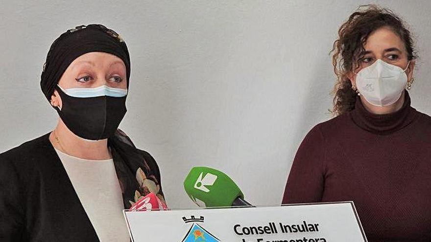 Alejandra Ferrer y Pilar Costa durante la rueda de prensa