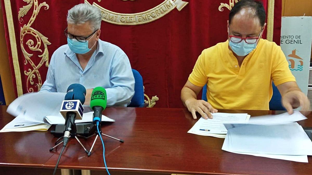 Esteban Morales y José Florencio Bedmar firman el acuerdo de colaboración.
