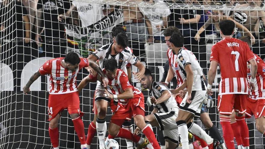 El Almería saca un empate en Castalia en el play-off de ascenso a Primera