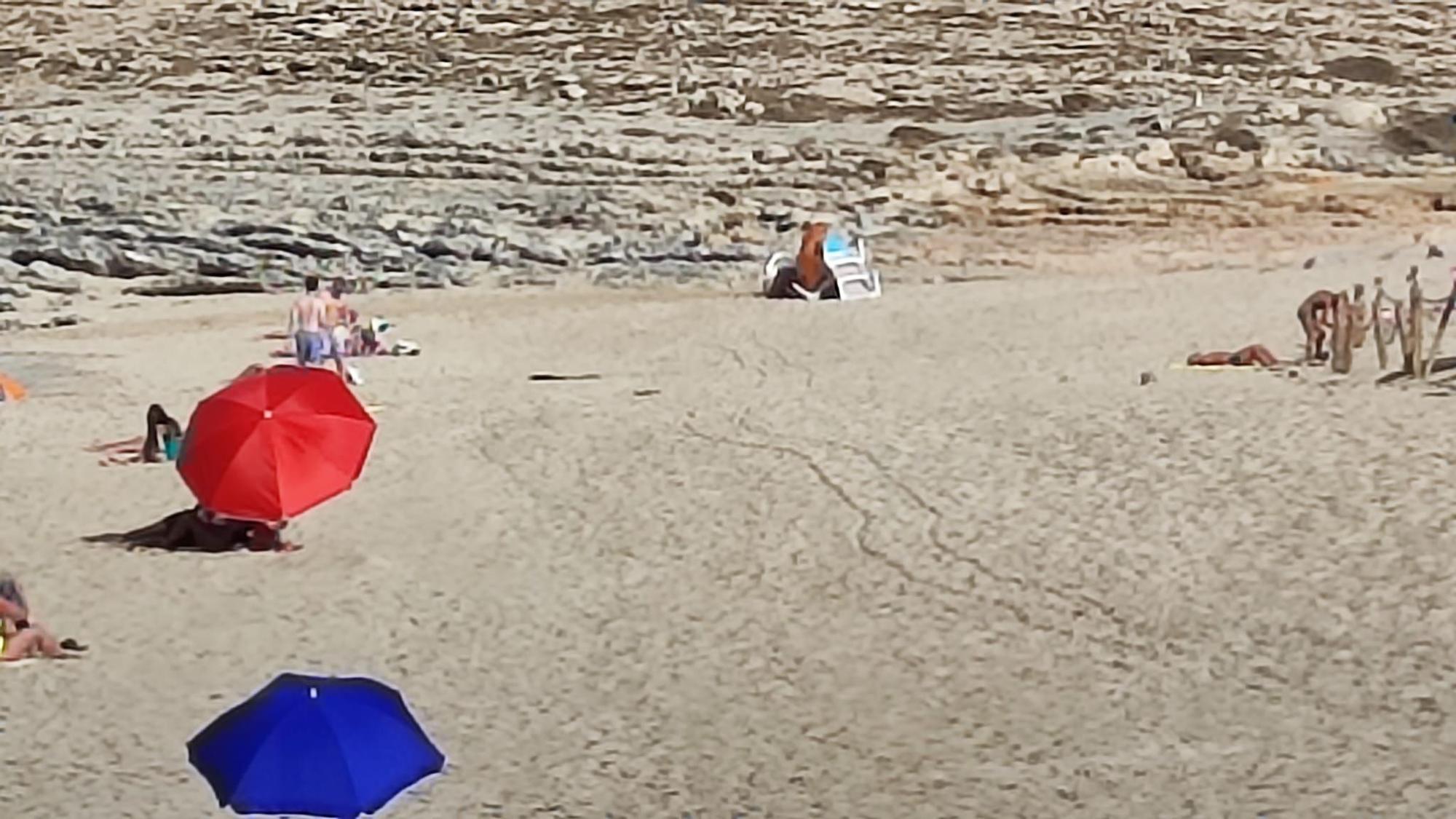 Un rayo mata a dos turistas en la playa de Cala Mesquida