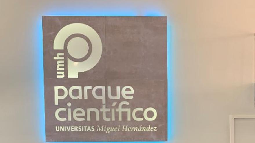 Un momento de la visita de la subdelegada del Gobierno en Alicante al Parque Científico de la UMH de Elche