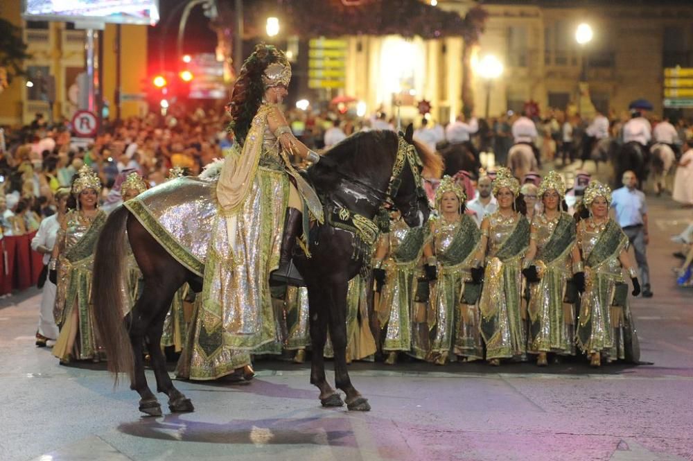 Desfile de Moros y Cristianos por las calles de Mu