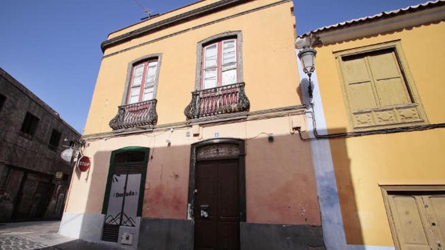 La vivienda de la calle Candelaria en la que reside Dolores Rosales, la vecina de 91 años que se enfrenta a un desahucio.