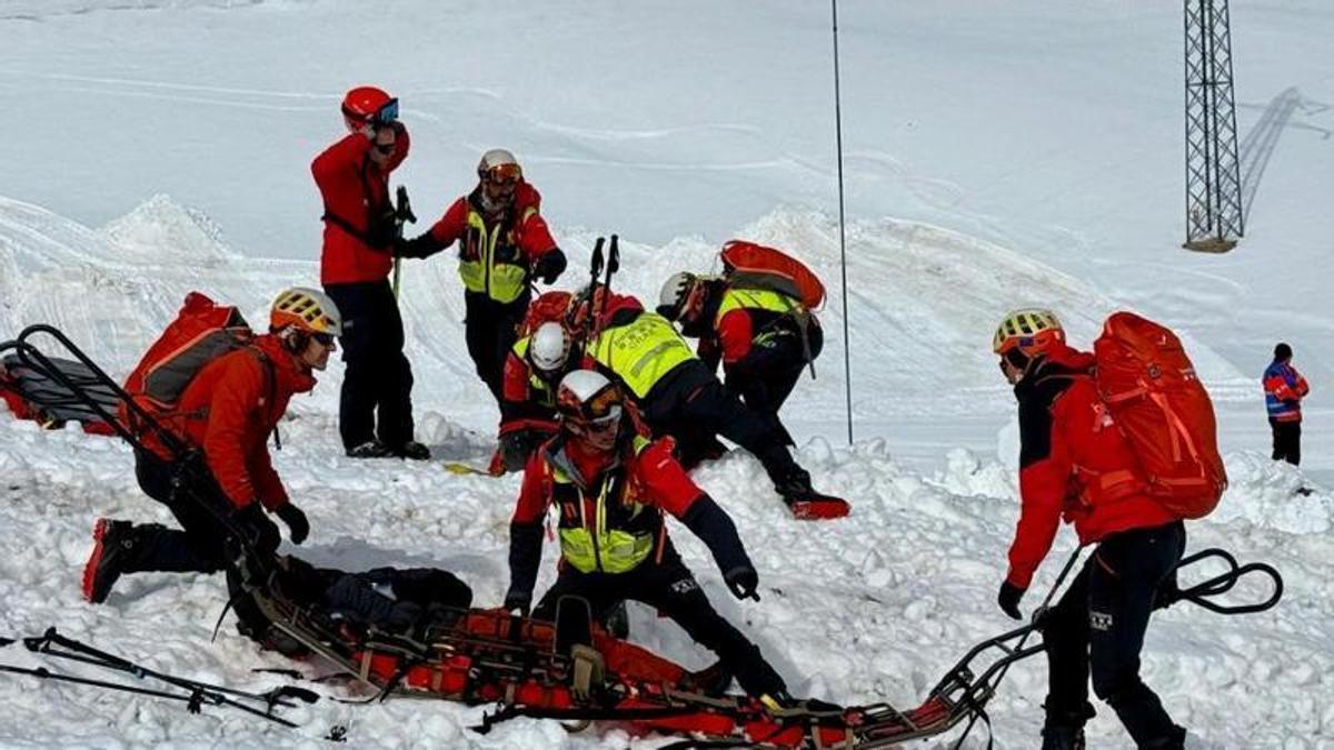 Simulacre d'allau amb ferits a l'estació d'esquí de La Molina
