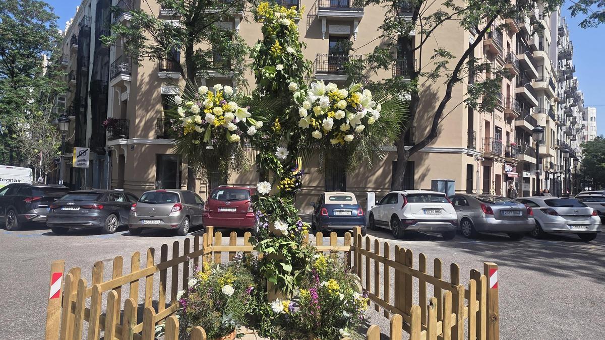 Las cruces empiezan a aparecer en las calles, como la de Joaquín Costa-Conde Altea