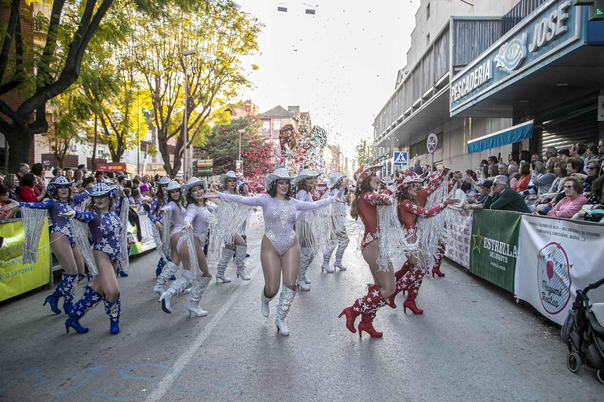 Las imágenes des desfile del martes 13 de febrero del carnaval de Cabezo de Torres 2024