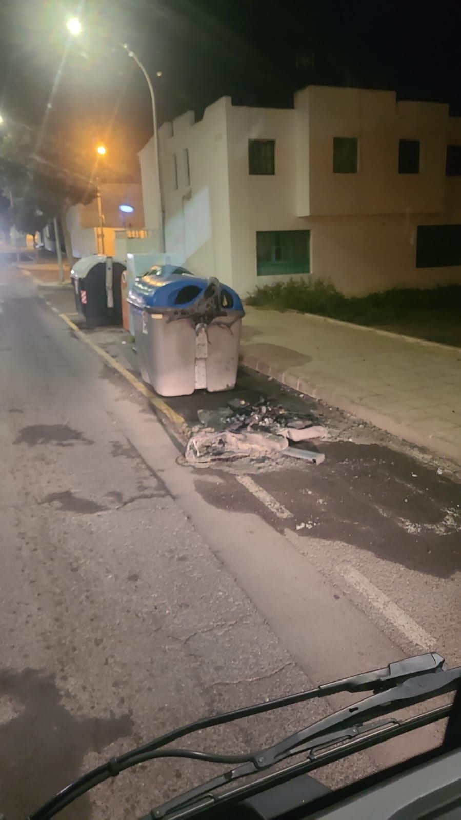 Incendio de siete contenedores de basura y un coche en Arrecife