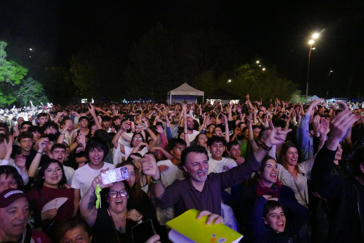 EN IMATGES | La Banda Neon i Dj Ruben Rider van animar la segona nit del Rampell
