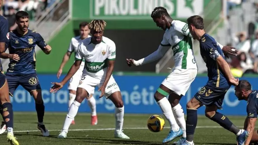 El Elche sobrevive a un mal día ante un Tenerife sin pegada