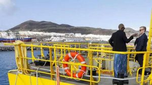 El Govern aparca la dessalinitzadora flotant al port