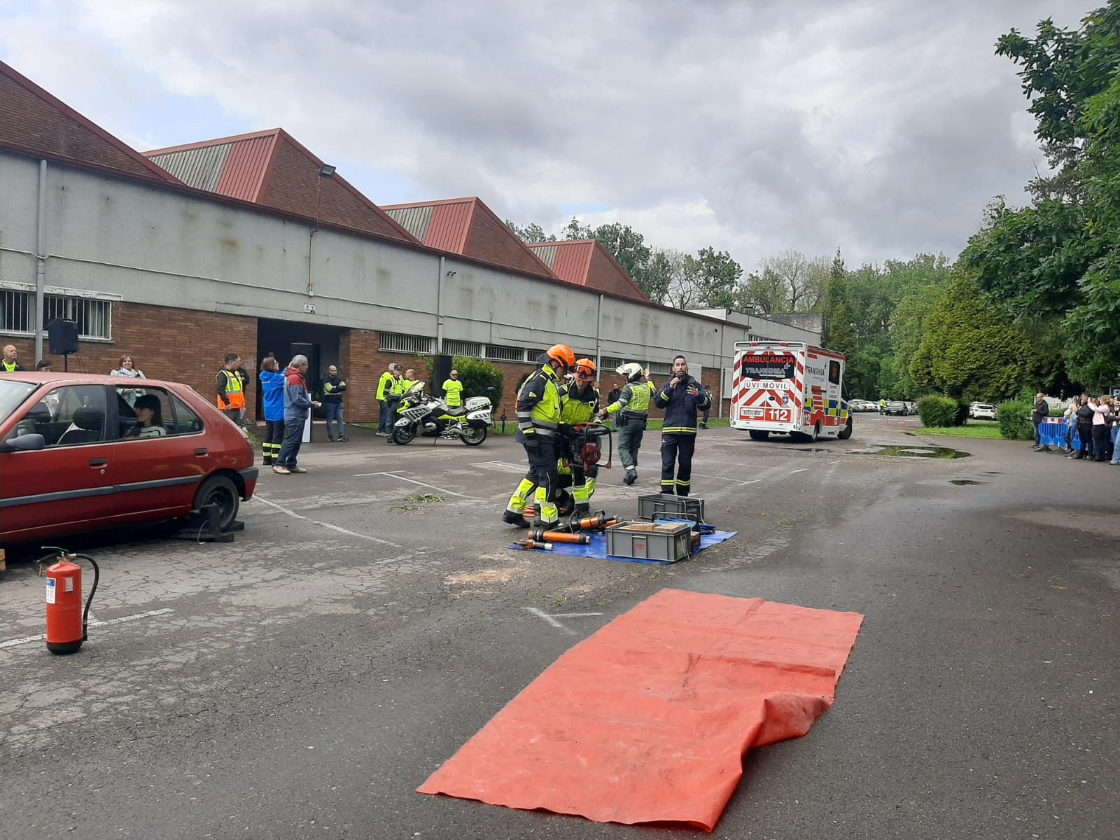 El IES de Noreña se examina de Emergencias: así ha sido el simulacro de accidente celebrado en el centro