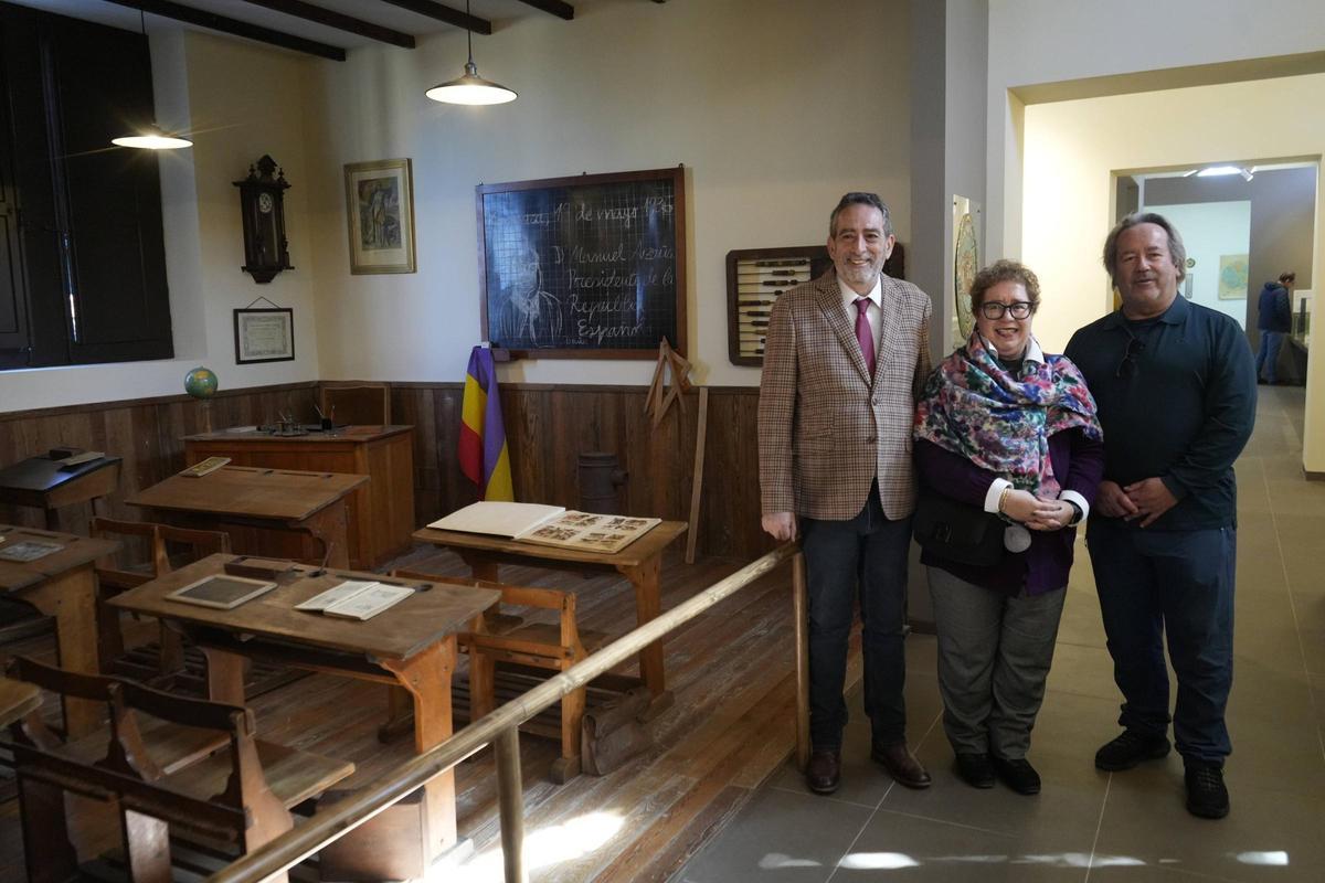 Bienvenido Martín Fraile, Matilde Olarte y Francisco Guarido, en el Museo Pedagógico.