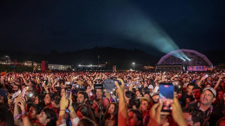 PortAmérica baja el telón sobreviviendo al aguacero en la noche que Dani Martín reveló su plan en Galicia