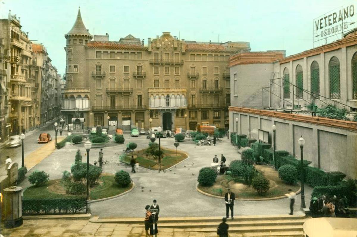 L'edifici sense els pinacles, en una postal del 1959