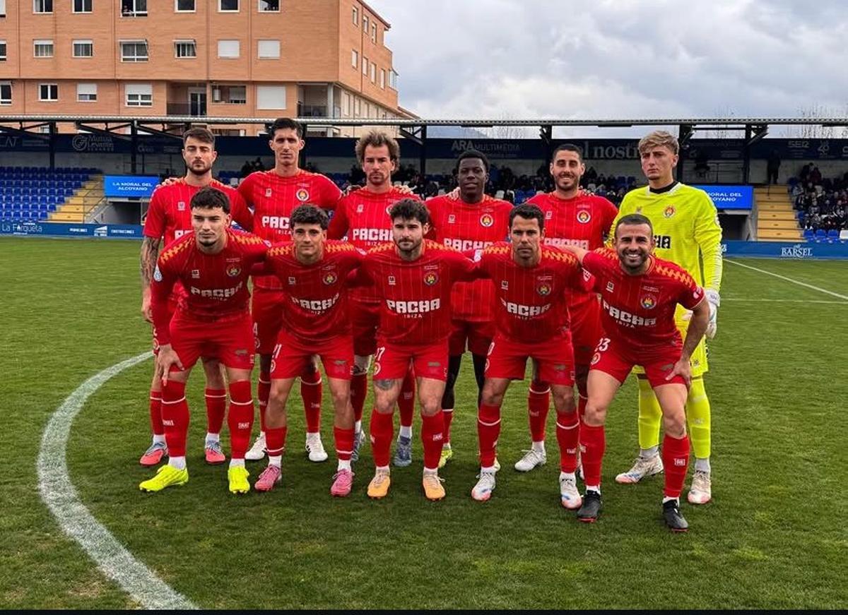 El once inicial de la SD Ibiza antes de disputar el encuentro ante el Alcoyano