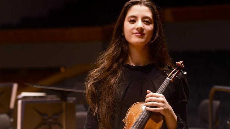 La violinista María Dueñas.   | // 
CARLOS PARDELLAS