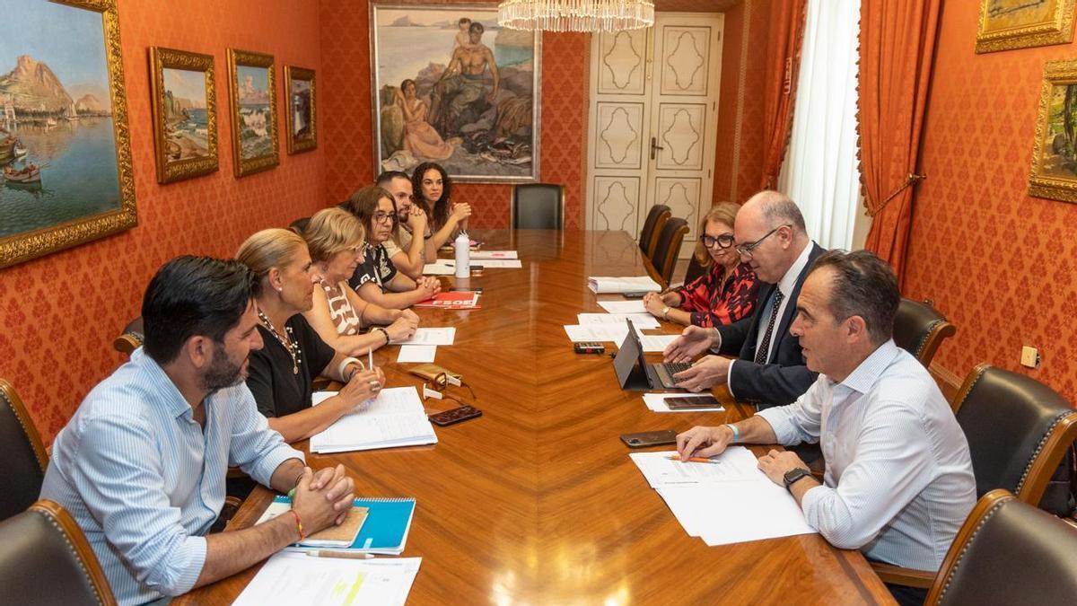 Barcala continúa sin confirmar si comparecerá en Les Corts por Les Naus