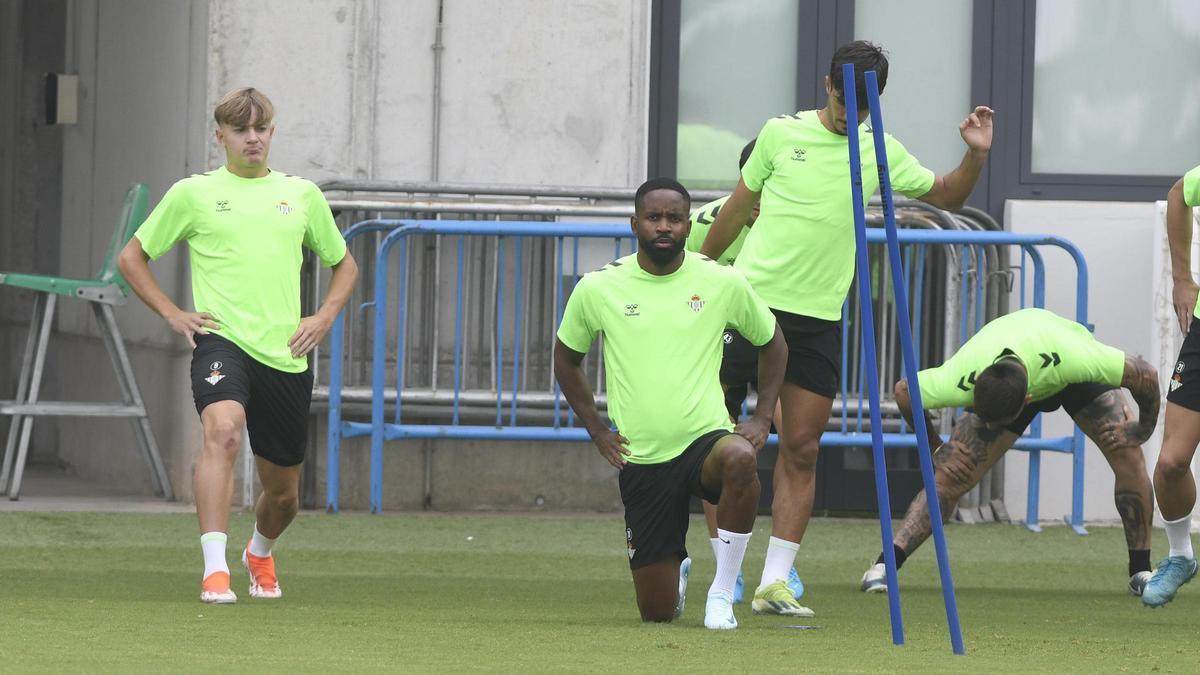 Jesús Rodríguez en un entrenamiento del Real Betis a las órdenes de Manuel Pellegrini