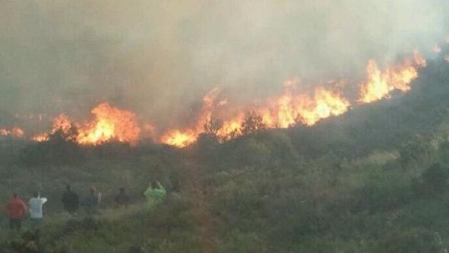 Un punto del incendio, ayer en Bocairent.