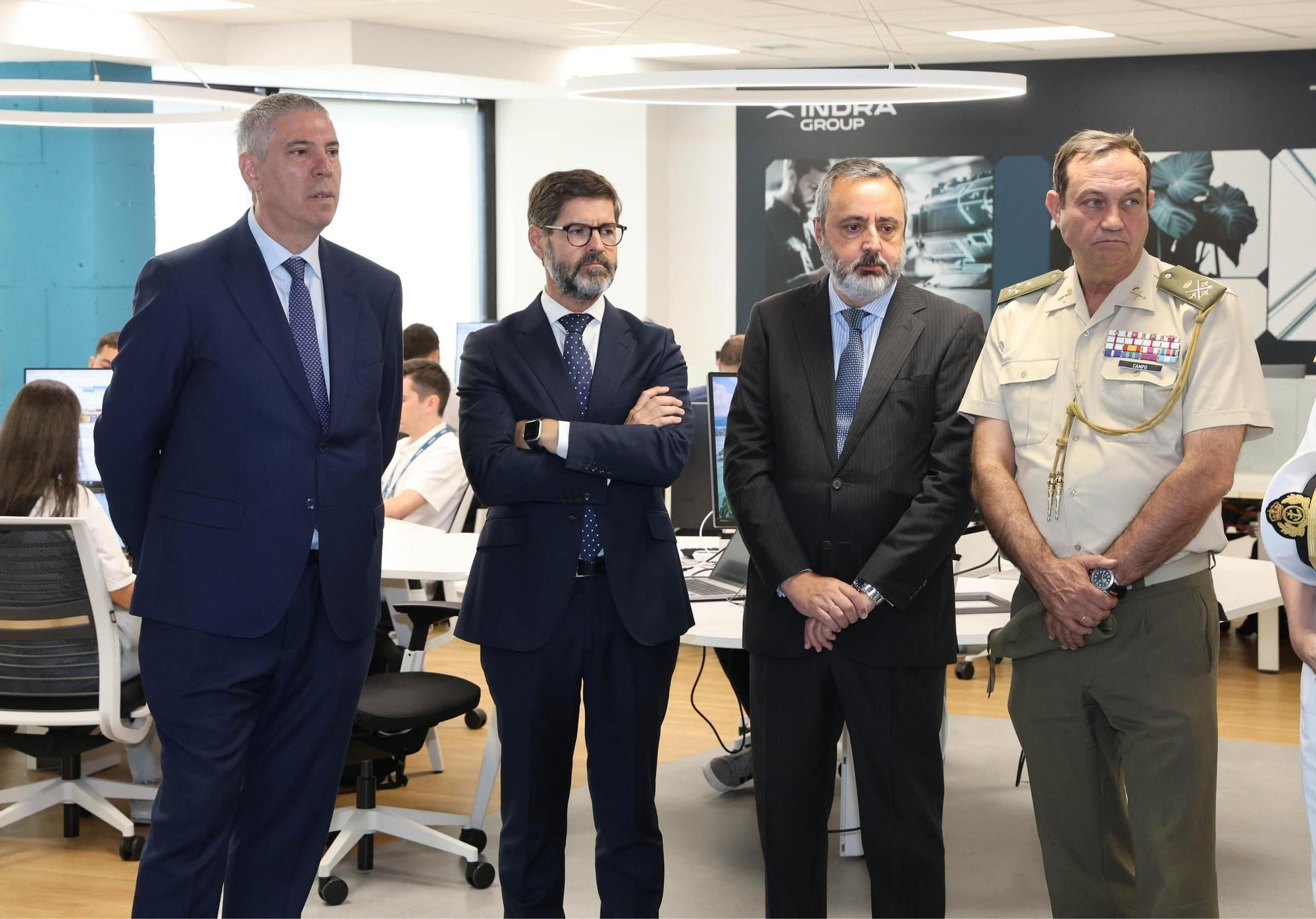 La ministra de Defensa, Margarita Robles, visita la sede de Indra en Vigo