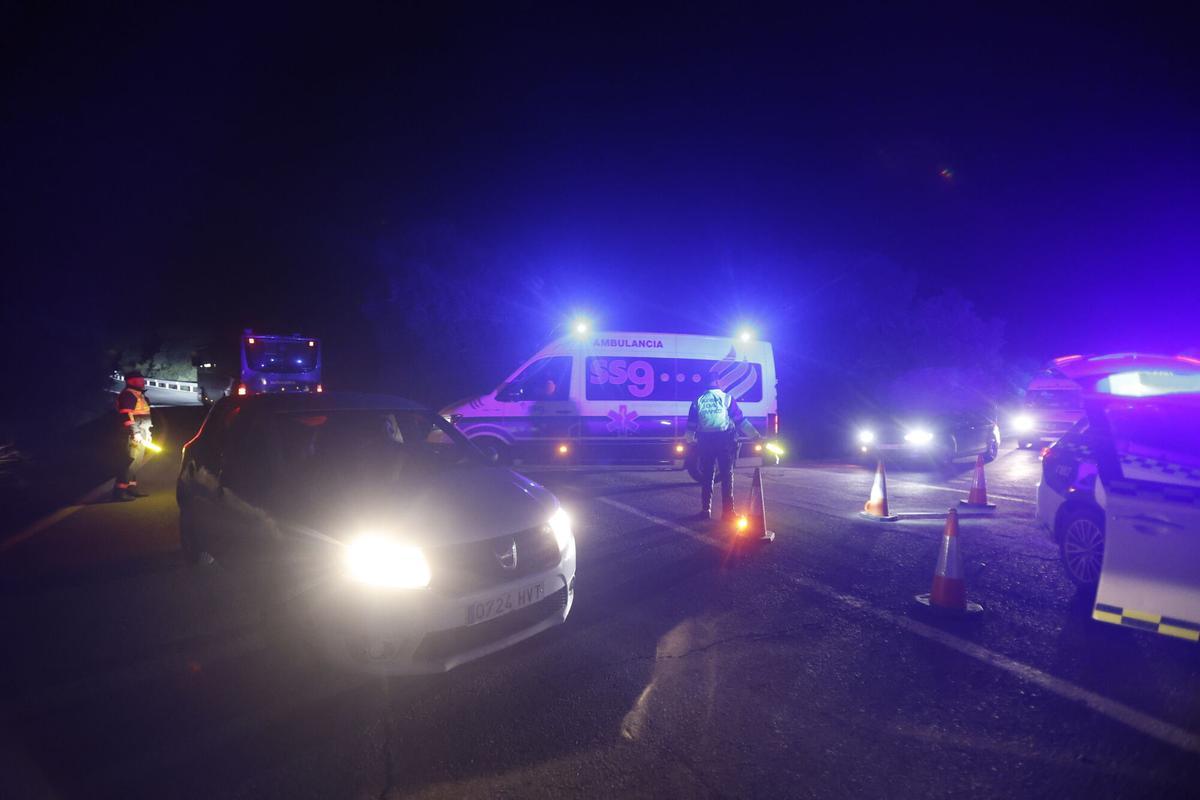 Llegada de efectivos de emergencias al lugar del accidente de tren.