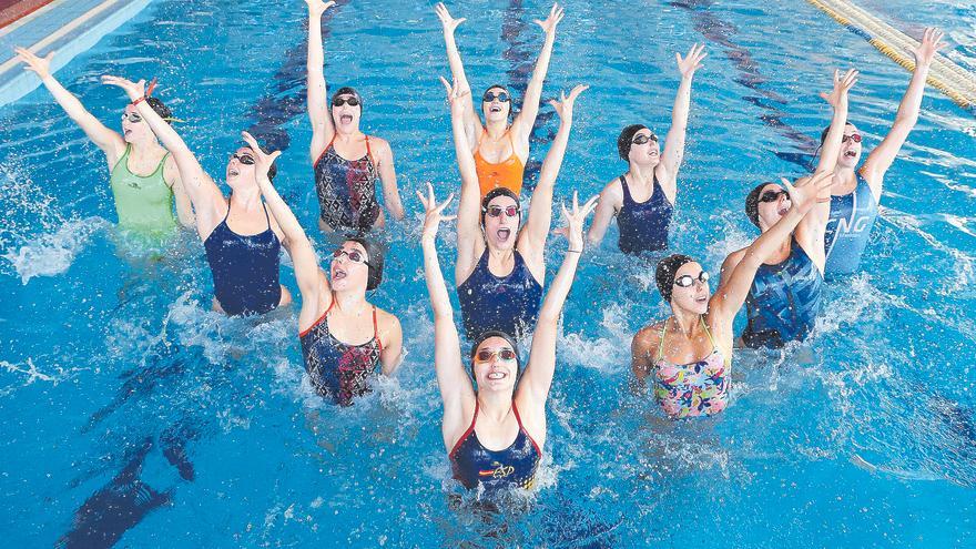 Las nadadoras del Real Club Náutico de Vigo  ponen rumbo a Oviedo
