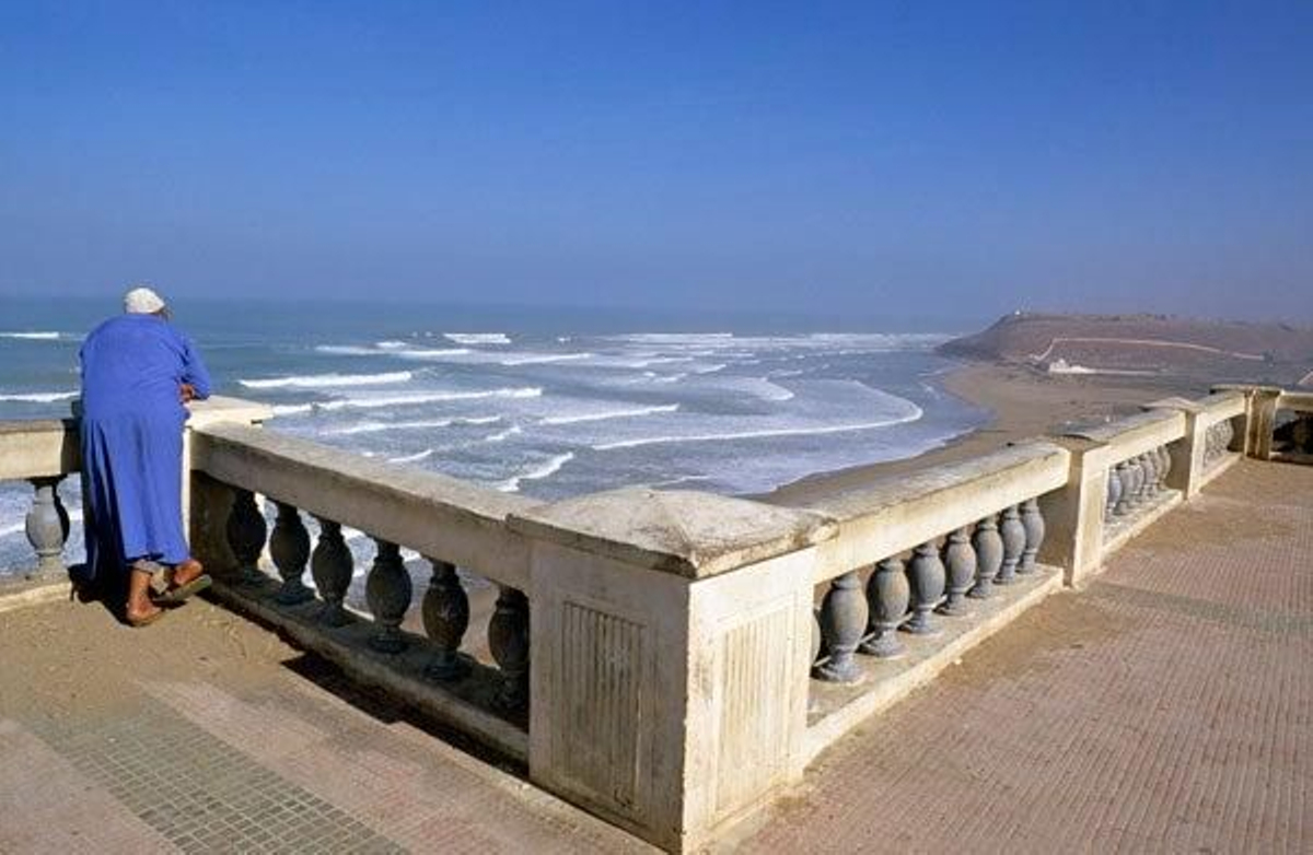 Terraza abierta al Atlántico en Sidi Ifni.